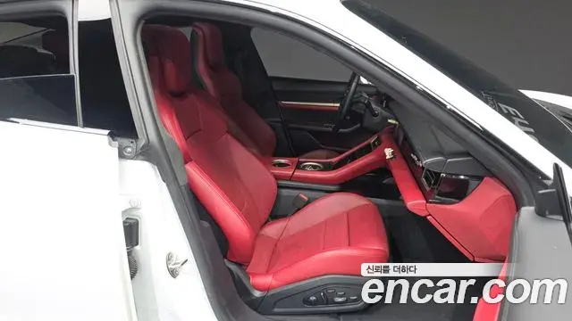 Porsche Taycan 2021 — Photo 22/36
