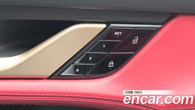 Porsche Taycan 2021 — Photo 1/36