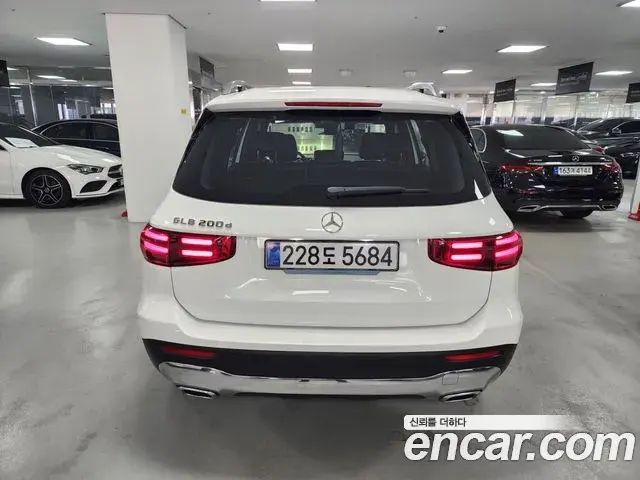 Mercedes-Benz GLB-Class 2025 — Photo 2/9
