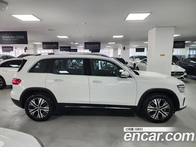 Mercedes-Benz GLB-Class 2025 — Photo 4/9