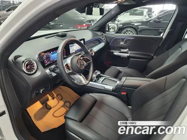 Mercedes-Benz GLB-Class 2025 — Photo 8/9