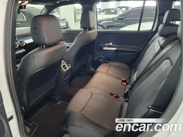 Mercedes-Benz GLB-Class 2025 — Photo 6/9