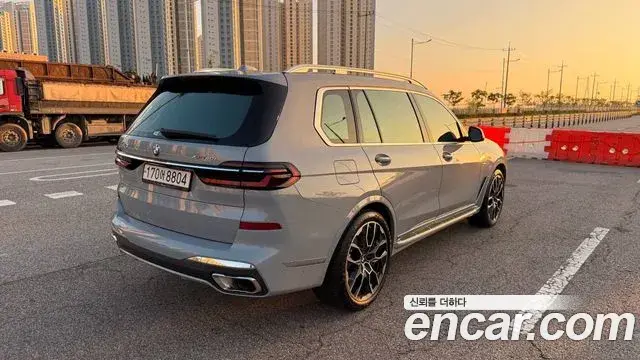 BMW X7 2023 — Фото 1/17