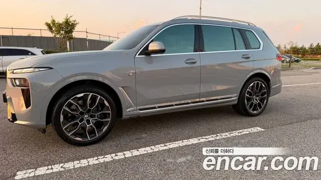 BMW X7 2023 — Фото 2/17