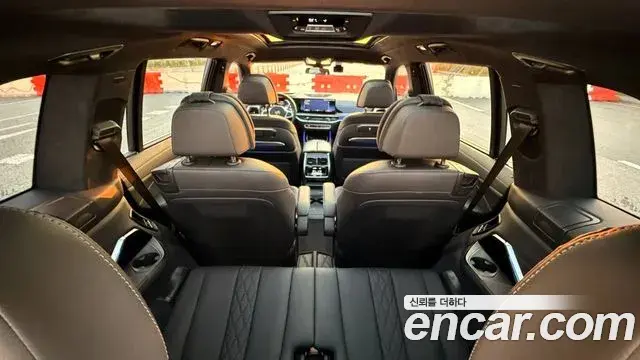 BMW X7 2023 — Фото 13/17