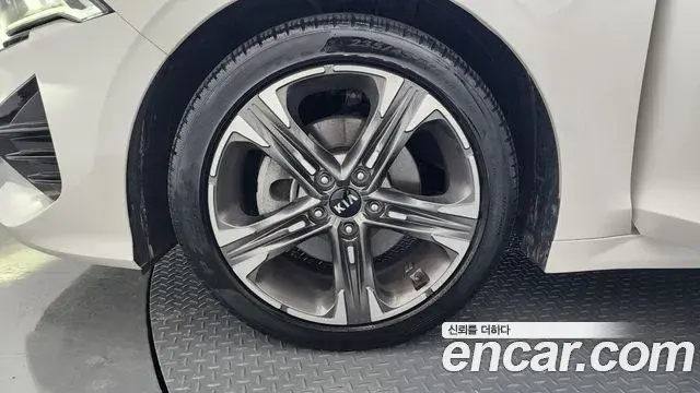 Kia K5 2021 — Photo 31/33