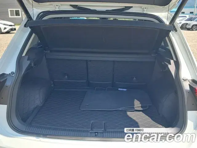 Volkswagen Tiguan 2023 — Şəkil 13/20