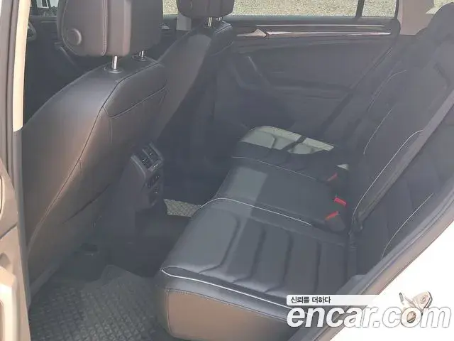 Volkswagen Tiguan 2023 — Şəkil 18/20