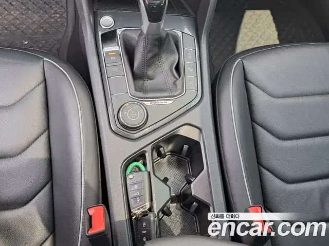 Volkswagen Tiguan 2023 — Şəkil 10/20