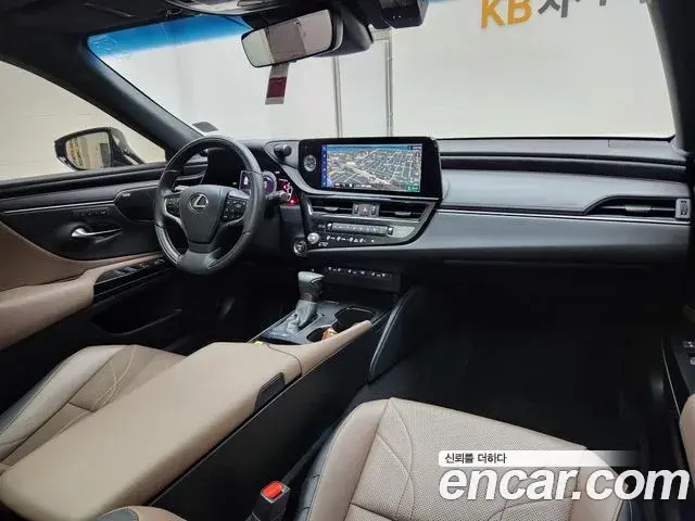 Lexus ES300h 2023 — Şəkil 13/20