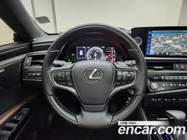 Lexus ES300h 2023 — Şəkil 18/20