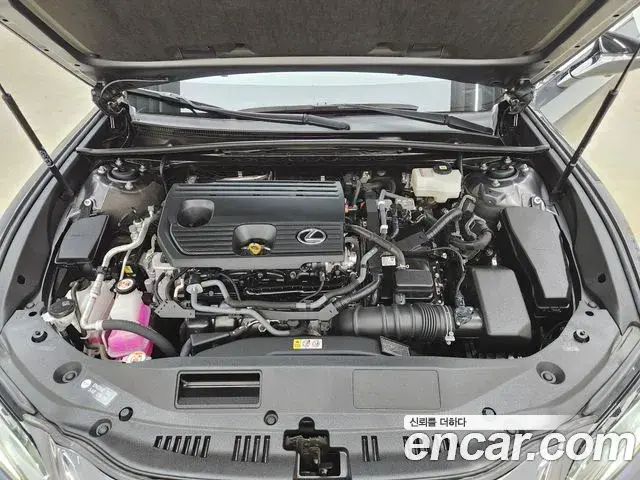 Lexus ES300h 2023 — Şəkil 16/20