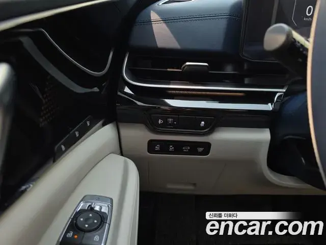 Kia Carnival 2025 — ფოტო 13/20