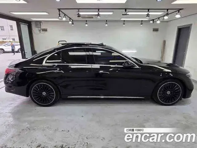 Mercedes-Benz E-Class 2025 — ფოტო 17/20