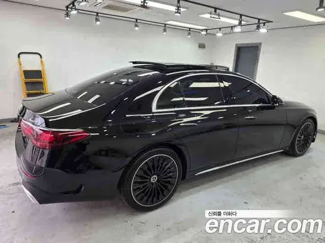 Mercedes-Benz E-Class 2025 — ფოტო 10/20