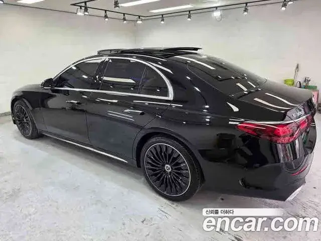 Mercedes-Benz E-Class 2025 — ფოტო 12/20