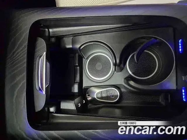 Mercedes-Benz E-Class 2025 — ფოტო 16/20
