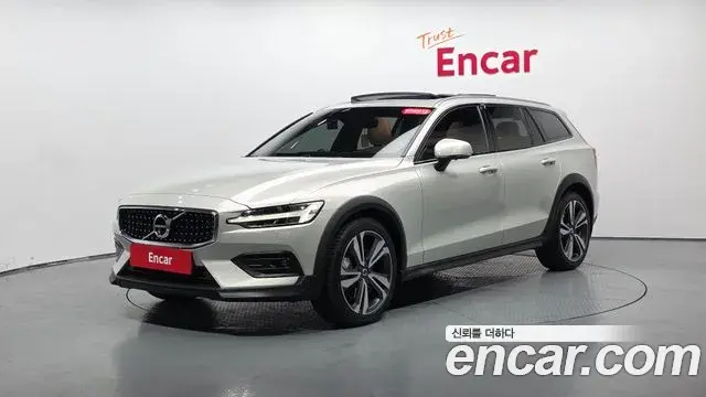 Volvo V60 Cross Country 2020 — Фото 10/20