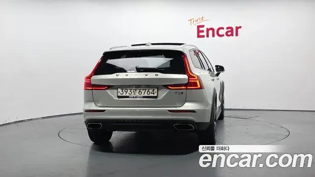 Volvo V60 Cross Country 2020 — Фото 4/20