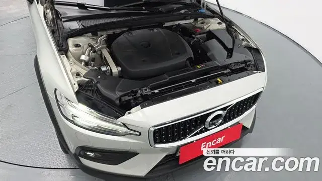 Volvo V60 Cross Country 2020 — Фото 6/20