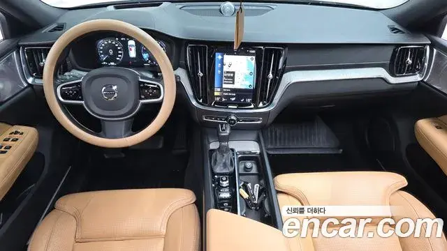 Volvo V60 Cross Country 2020 — Фото 11/20