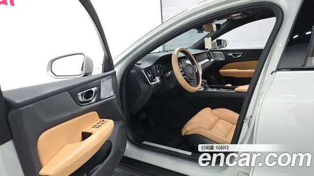 Volvo V60 Cross Country 2020 — Фото 9/20