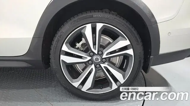 Volvo V60 Cross Country 2020 — Photo 33/42