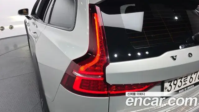 Volvo V60 Cross Country 2020 — Photo 11/42