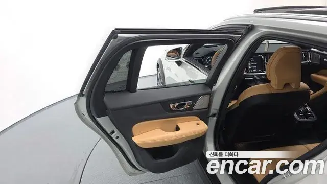 Volvo V60 Cross Country 2020 — Photo 21/42