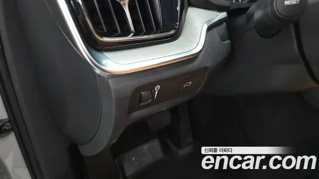 Volvo V60 Cross Country 2020 — Photo 24/42
