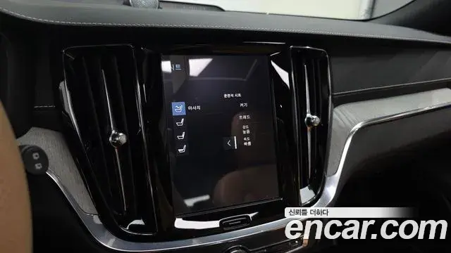 Volvo V60 Cross Country 2020 — Photo 22/42