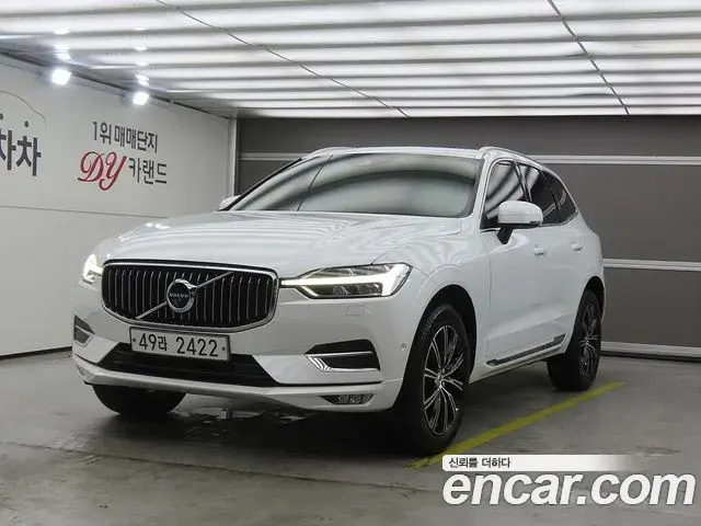 Volvo XC60 2018 — ფოტო 8/20