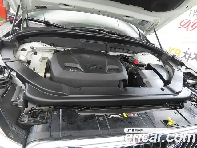 Volvo XC60 2018 — ფოტო 12/20