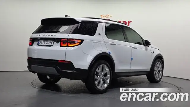 Land Rover Discovery Sport 2023 — ფოტო 17/20