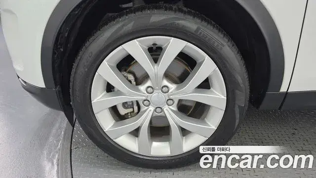 Land Rover Discovery Sport 2023 — ფოტო 4/20