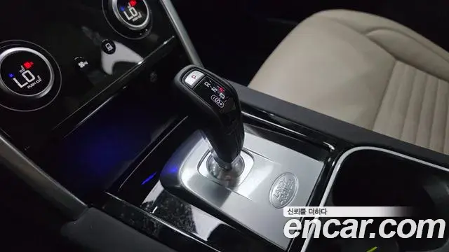 Land Rover Discovery Sport 2023 — ფოტო 14/20