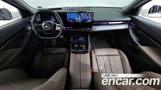 BMW 5 Series 2024 — ფოტო 18/20