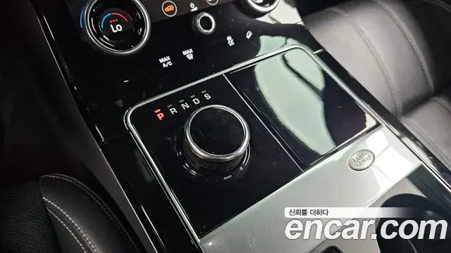 Land Rover Range Rover Velar 2019 — Şəkil 12/20