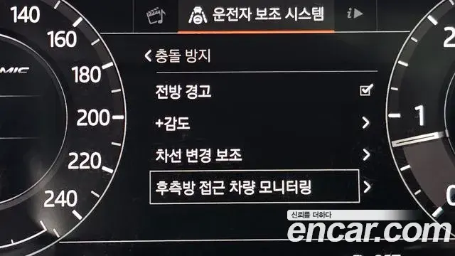Land Rover Range Rover Velar 2019 — Şəkil 13/20