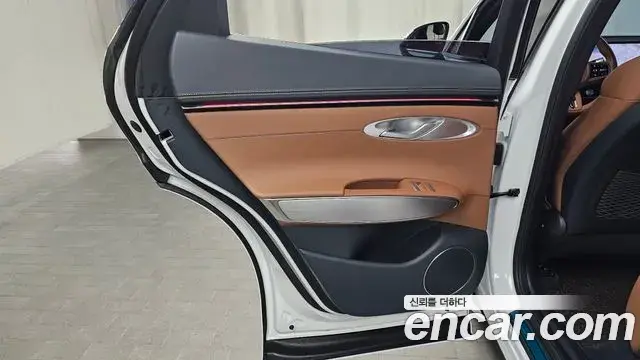 Genesis GV70 2026 — ფოტო 17/32