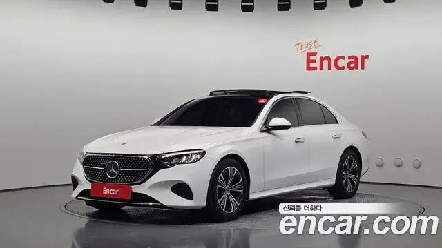 Mercedes-Benz E-Class 2025 — Photo 1/20