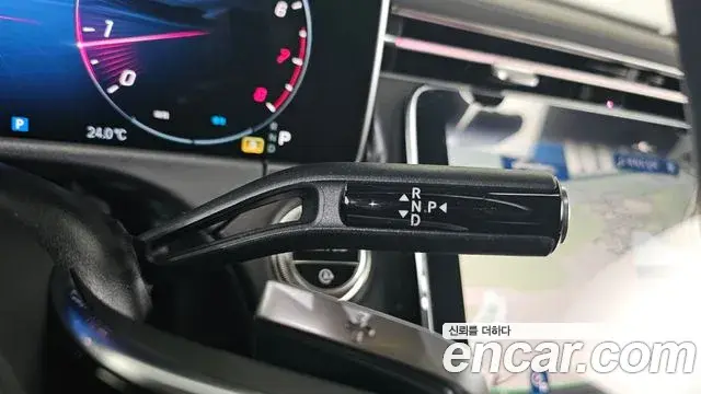 Mercedes-Benz E-Class 2025 — Photo 9/20