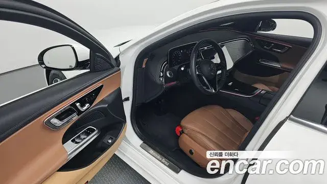 Mercedes-Benz E-Class 2025 — Photo 10/20