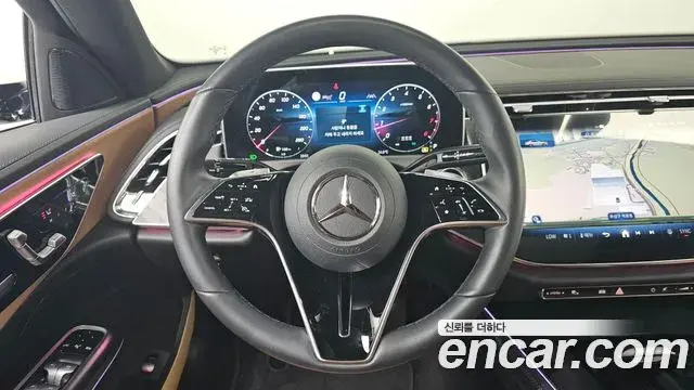 Mercedes-Benz E-Class 2025 — Photo 15/20
