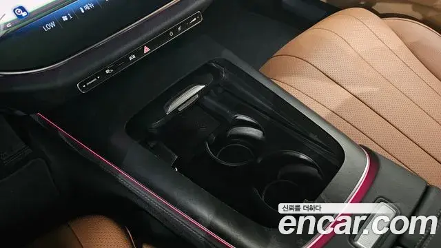 Mercedes-Benz E-Class 2025 — Photo 18/20