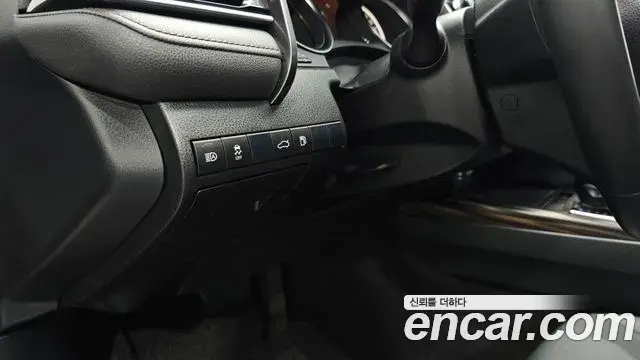 Toyota Camry 2018 — ფოტო 18/35