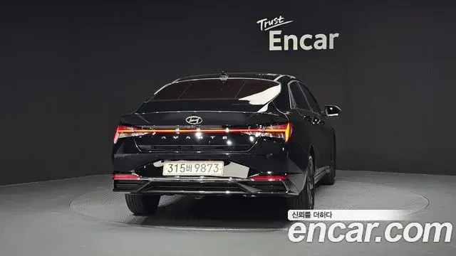 Hyundai The New Avante Hybrid 2021 — Photo 21/30