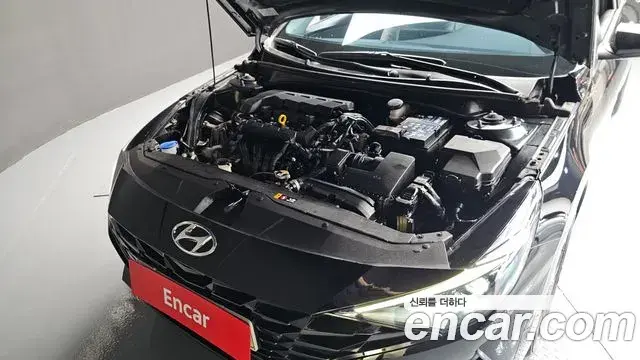 Hyundai The New Avante Hybrid 2021 — Photo 13/30