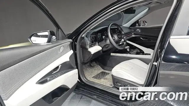 Hyundai The New Avante Hybrid 2021 — Photo 19/30