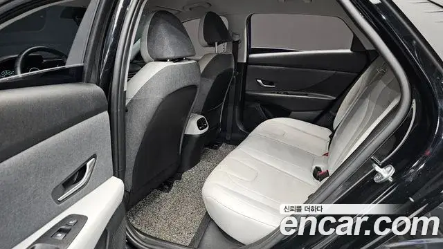 Hyundai The New Avante Hybrid 2021 — Photo 3/30